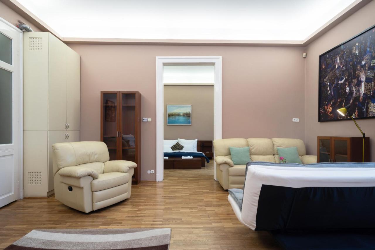 Kiraly Central Apartment With Free Parking And Ac Budapest Eksteriør bilde
